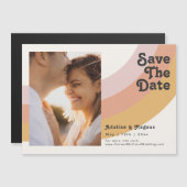 Moderner Retro-70er-Regenbogen Save the Date horiz Magneteinladung (Vorne/Hinten)