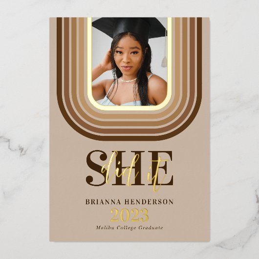 Moderner Retro-brauner und neutraler Abschluss Folieneinladung (Vorderseite)