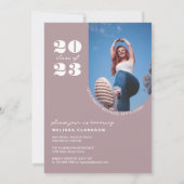 Moderner Retro Dusty Pink Fett Foto Arch Abschluss Einladung (Rückseite)