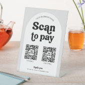 Moderner Retro-Minimalscan zur Bezahlung von 2 QR- Sockelschild (In Situ)