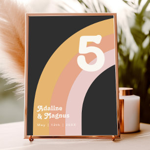 Moderner Retro-Regenbogen der 70er Jahre   Dunkle  Tischnummer