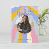 Moderner Retro Rosa Lila Waves Foto Abschluss Einladung (Stehend Vorderseite)