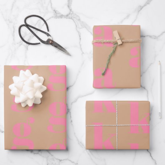 Moderner rosa-beiger Anfangsbuchstabe Geschenkpapier Set (Vorderseite)