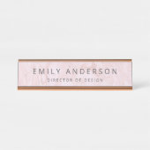 Moderner rosa Marmor Personalisiert Schreibtischnamensplakette (Vorderseite )