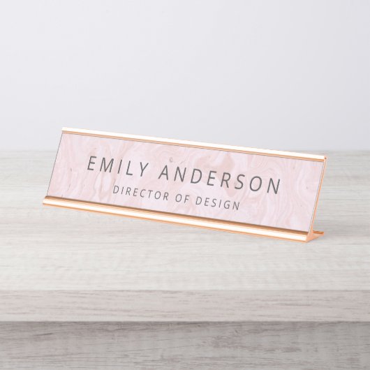 Moderner rosa Marmor Personalisiert Schreibtischnamensplakette (Vorderseite )