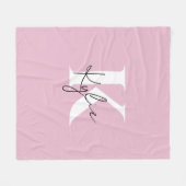 Moderner rosa Personalisierter Monogramm-Name: Fleecedecke (Vorderseite (Horizontal))