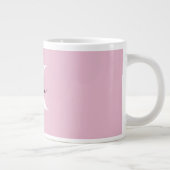 Moderner rosa Personalisierter Monogramm-Name: Jumbo-Tasse (Rechts)