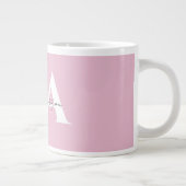 Moderner rosa Personalisierter Monogramm-Name: Jumbo-Tasse (Rechts)