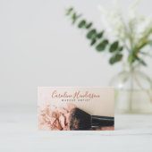 Moderner rosa Pulver und Pinsel Visitenkarte (Stehend Vorderseite)