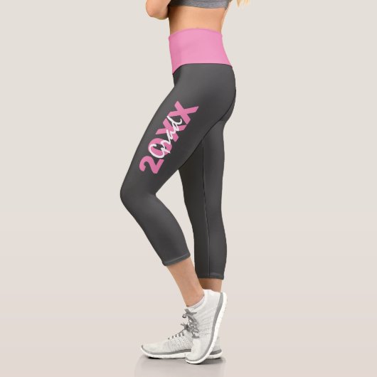 Moderner Rosa und Weißer Text auf grauem Abschluss Capri Leggings (Links)