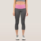 Moderner Rosa und Weißer Text auf grauem Abschluss Capri Leggings (Vorderseite)