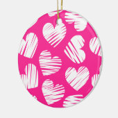 Moderner rosa-weißer doodled Herz-Valentinstag Keramikornament (Links)