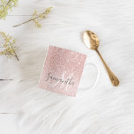 Moderner rosafarbener Glitzer Glitzern Personalisi Tasse<br><div class="desc">Mit der Einführung unseres Produktes "Moderne rosa Glitzer Glitzern" Personalisiert Name, exklusiv auf Zazzle erhältlich! Mit diesem atemberaubenden Design, das den Charme des rosa Glitzer mit einer modernen Touch verbindet, machen Sie eine stilvolle und personalisierte Note. Egal ob Sie ein Geschenk oder eine besondere Leckerei für sich selbst suchen, dieses...</div>