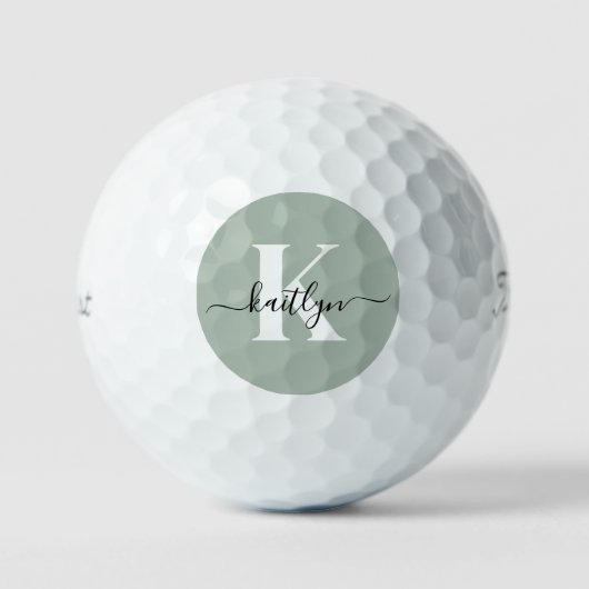 Moderner Salbeigrüner Schriftmonogramm Golfball (Vorderseite)