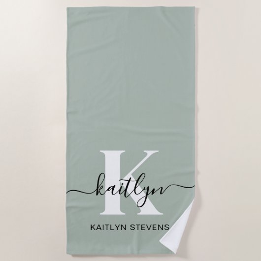 Moderner Salbeigrüner Schriftmonogramm Strandtuch (Vorderseite)