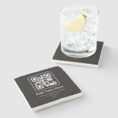 Moderner scannbarer QR-Code | Schwarz Weiß & Grau Steinuntersetzer (Seitenansicht)
