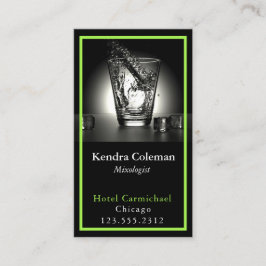 Moderner, schlanker Mixologe mit individuellem QR- Visitenkarte