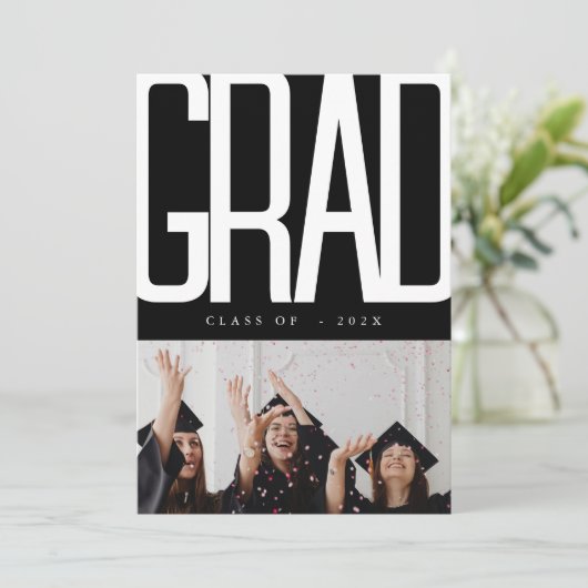 Moderner Schwarz-Weiß-Abschluss Einladung (Stehend Vorderseite)