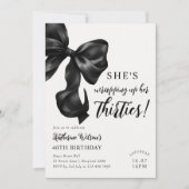 Moderner Schwarz & Weiß Bow 40. Geburtstag Einladung (Vorderseite)