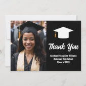 Moderner Schwarz-weiß Graduate Foto Abschluss Dankeskarte (Vorderseite)