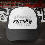 Moderner Schwarz-Weiß-Grunge für die Coole Grampa Truckerkappe<br><div class="desc">Dieses grunge und moderne Design besteht aus san-serf Typografie.</div>