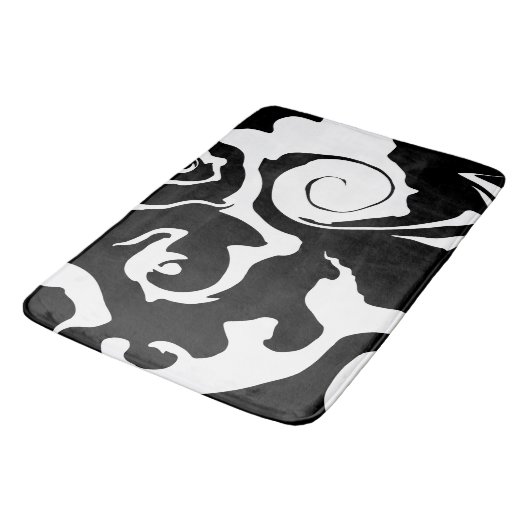 Moderner Schwarz-Weiß-Marmor-Swirl Badematte (Schrägansicht)