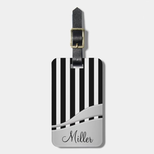 Moderner Schwarz-Weiß-Streifen Mit Monogramm Gepäckanhänger (Vorderseite vertikal)