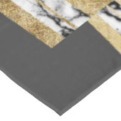 Moderner Schwarz-weißer Marmor mit Tischdecke (Schrägansicht)