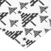 Moderner Schwarz-weißer Weihnachtsbaumpatternurlau Tischdecke (Schrägansicht)