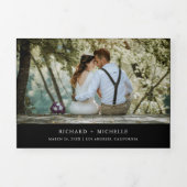 Moderner Schwarzer Minimal 3 in 1 Foto Collage Wed Dreifach Gefaltete Einladung (Cover)