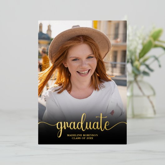 Moderner Schwarzer Minimaler 4-Foto-Script-Abschlu Folieneinladung (Stehend vorne)