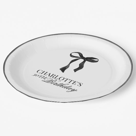 Moderner Schwarzer Schleifen-Geburtstag Pappteller (Schrägansicht)