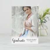 Moderner Schwarzer Script-Graduate-Foto-Abschluss Ankündigung (Stehend Vorderseite)