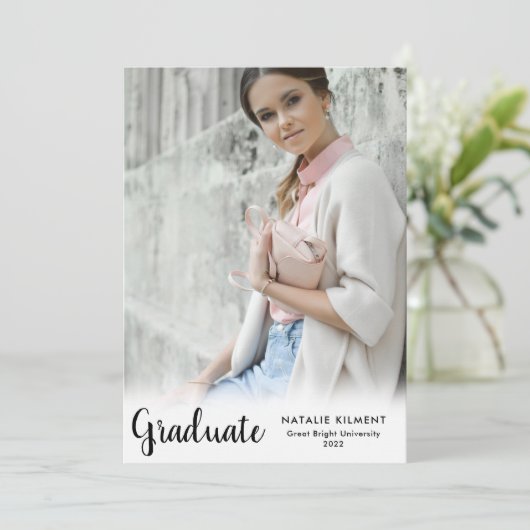 Moderner Schwarzer Script-Graduate-Foto-Abschluss Ankündigung (Stehend Vorderseite)