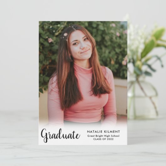 Moderner Schwarzer Script-Graduate-Foto-Abschluss Ankündigung (Stehend Vorderseite)