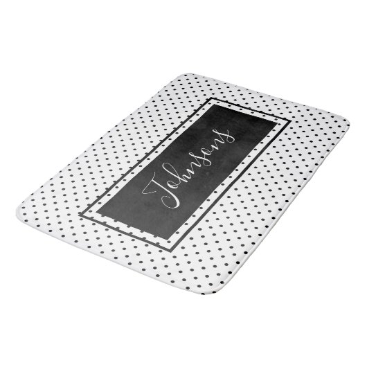 Moderner schwarzer und weißer Polka-Dot  Badematte (Schrägansicht)