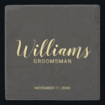 Moderner Script Black&Gold Personalisierter Trauze Steinuntersetzer<br><div class="desc">Moderner Script Personalisiert Trauzeuge Untersetzer mit personalisiert Trauzeugen Namen im modernen Schriftart-Stil mit Titel und Hochzeitdatum in modernen Sans Serif Schriftart Stil auf schwarzem Hintergrund. Auch perfekt für Trauzeuge, Vater der Braut und mehr. Bitte beachten Sie: Die Details der Folie werden im Kunstwerk simuliert. Bei der Herstellung dieses Produktes wird...</div>