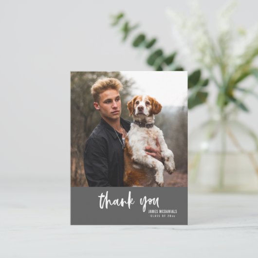 Moderner Script Dunkelgrau Foto Abschluss Vielen D Einladungspostkarte (Stehend Vorderseite)