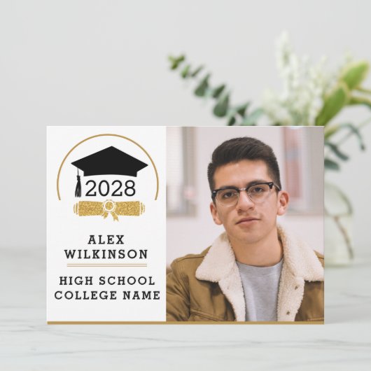 Moderner Script Grad Cap Einfaches Foto Abschluss Ankündigung (Stehend Vorderseite)