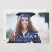 Moderner Script Graduate Foto Abschluss Ankündigung (Vorderseite)