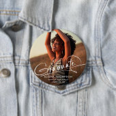 Moderner Script Graduate Foto Abschluss Button (Beispiel)