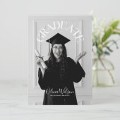 Moderner Script Graduate Foto Abschluss Einladung (Stehend Vorderseite)