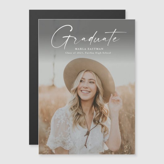 Moderner Script Graduate Foto Abschluss Magneteinladung (Vorne/Hinten)