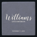 Moderner Script Navy Personalisierter Trauzeuge Steinuntersetzer<br><div class="desc">Moderner Script Navy Blue Personalisiert Trauzeugen Untersetzer mit dem Namen des personalisierten Trauzeugen im modernen Kalligraphie Schriftart Stil mit Titel und Hochzeitdatum in modernen Sans Serif Schriftart Stil auf marineblau Hintergrund. Auch perfekt für Vater der Braut,  Trauzeuge und mehr.</div>