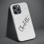 Moderner Silberner Glitzer Girly Chic Personalisie Case-Mate iPhone 14 Pro Max Hülle<br><div class="desc">Moderner Silver Glitzer Girly Chic Personalisiert Name iPhone 14 Pro Max Smart Phone Cases bietet einen silberfarbenen ombre Glitzer Hintergrund mit Ihrem personalisierten Namen in eleganter Hand geschrieben Kalligraphie Skript Typografie. Perfekt als Geschenk für Weihnachten,  Geburtstag,  Muttertag,  beste Freunde,  Schwester und mehr. Entworfen von ©Evco Studio www.zazzle.com/store/evcostudio</div>