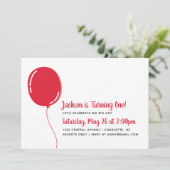 Moderner Singlerotes Ballon-Geburtstags-Party Einladung (Stehend Vorderseite)