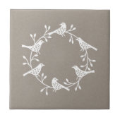 Moderner skandinavischer Vogel und Rosehip Wreath Fliese (Vorderseite)