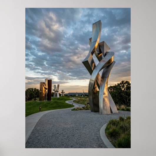 Moderner Skulpturengartenweg Poster (Vorne)