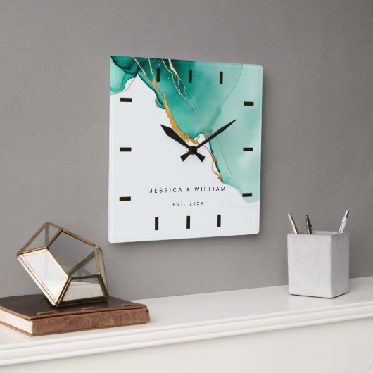 Moderner Smarald Beach-Hochzeitsszenario Quadratische Wanduhr (Büro)