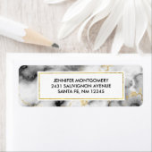 Moderner Smoky-Graumarmor mit Goldband (Insitu)